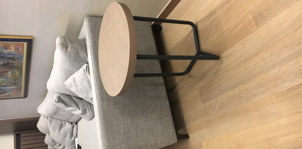 Moderan sto čelik drvo